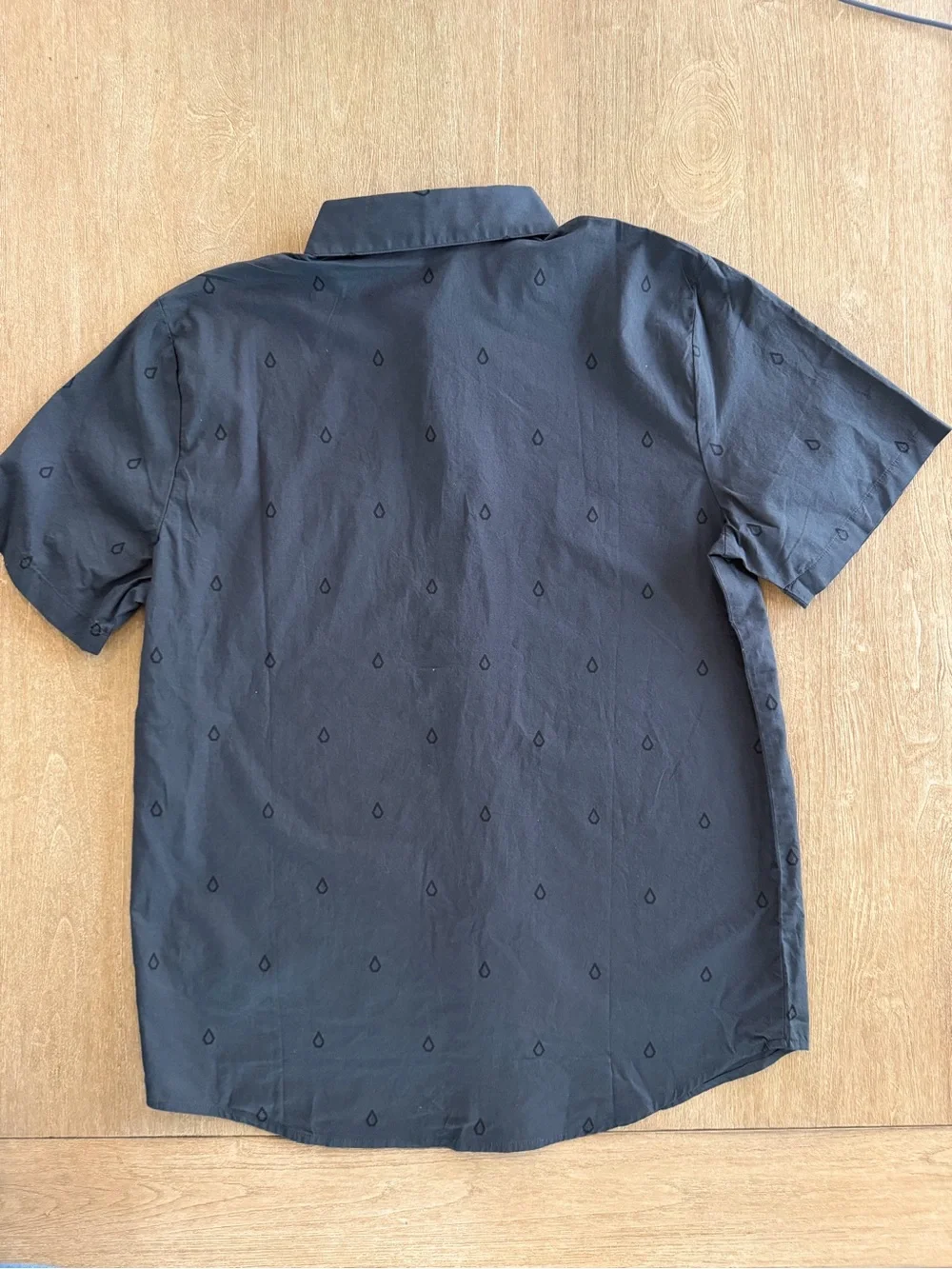 NWT Volcom Men’s Medium Black Short Sleeve Button Up Woven Shirt Modern Fit MSRP